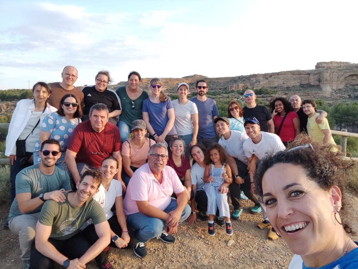 DanielBrav3's tweet photo. Un placer participar como docente junto a otros grandes colegas y amigos en el #XXII Curso de Entomología Sanitaria y Control de Vectores de @unizar, dirigido por #JavierLucientes y #SarahDelacour, formando para identificar #flebotomos, uso trampas y procesado de muestras. https://t.co/dc6ezqe0Gi