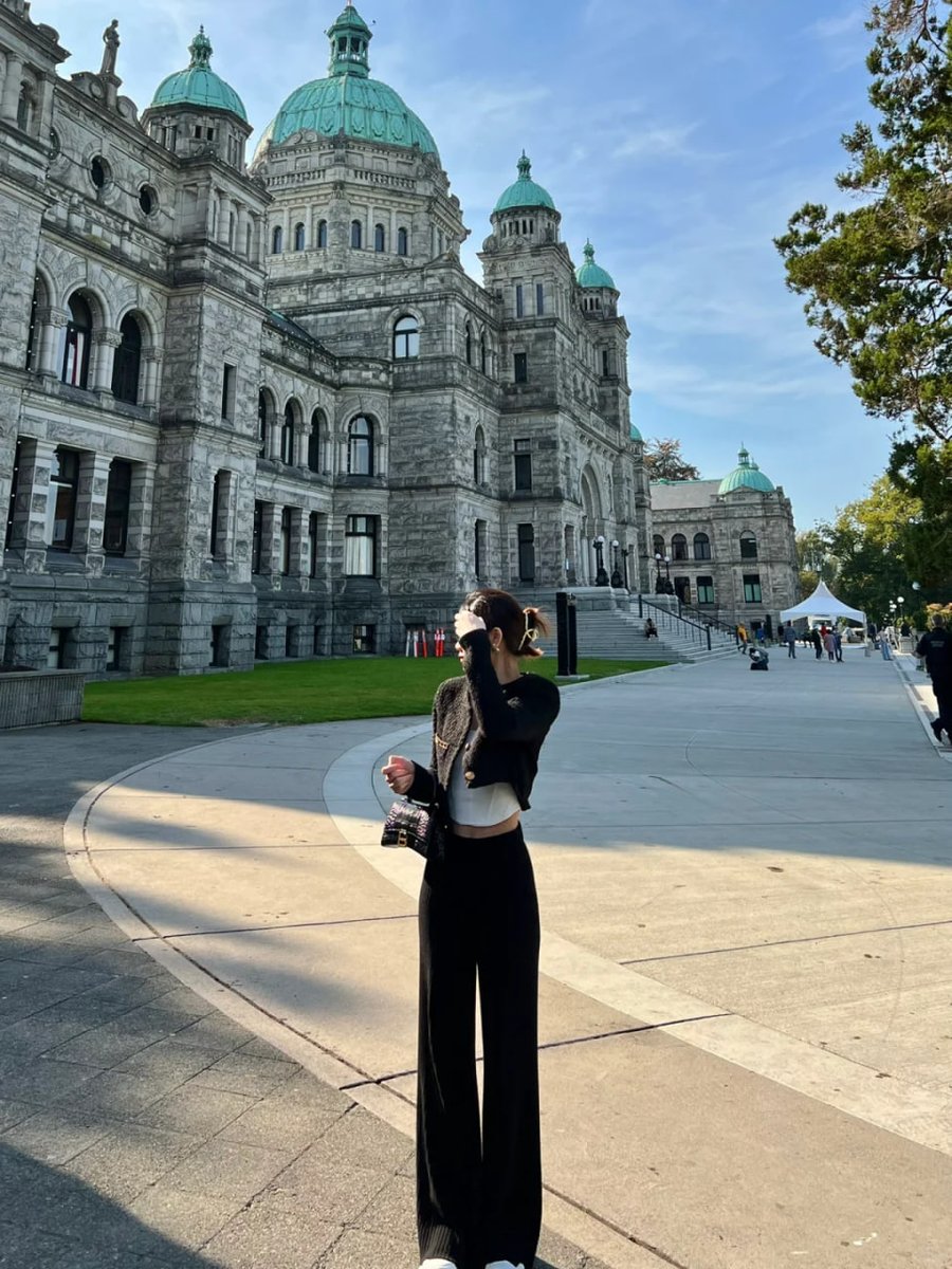 Freida59940148's tweet photo. Vancouver Island City Walk
Victoria is a peaceful island with a slow pace of life
Dogs everywhere, lively flower shops
Every street gives people a feeling of peace and tranquility https://t.co/lsqn59yR6o