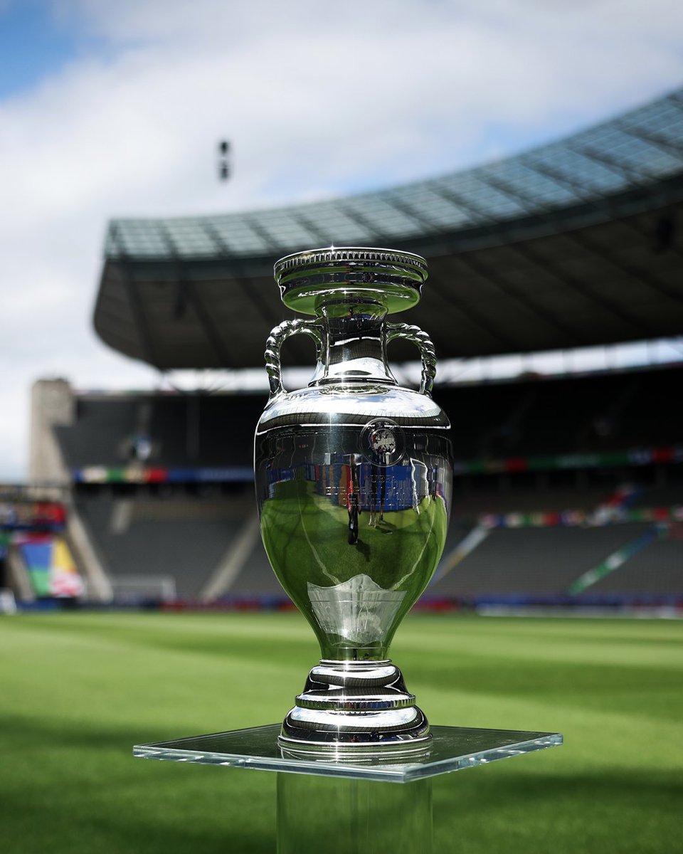 GodswayOfo72328's tweet photo. Who is going to lift it 🇪🇸🏴󠁧󠁢󠁥󠁮󠁧󠁿 https://t.co/fGgsVf20hz