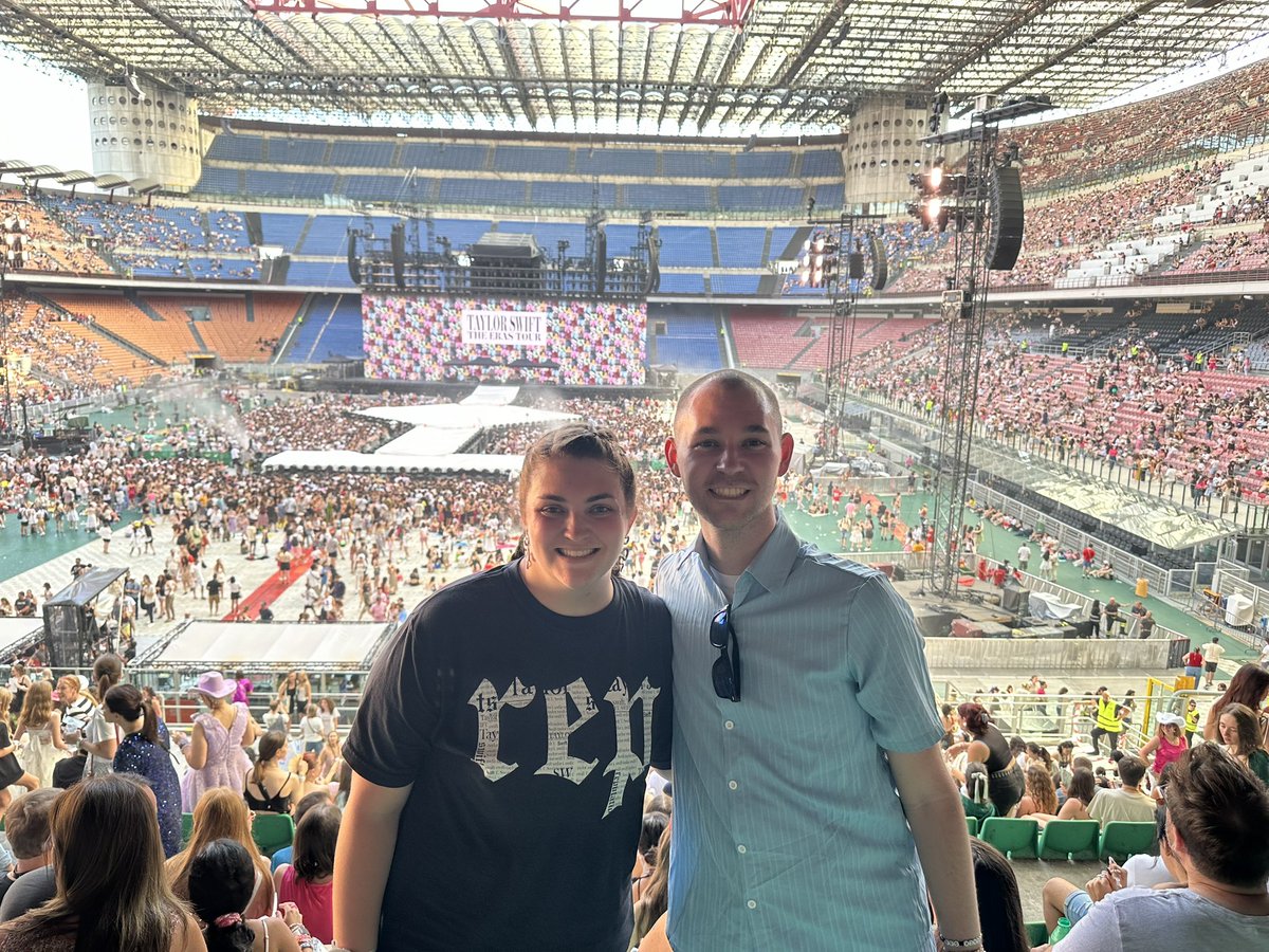acurls42's tweet photo. We counted days, we counted miles to see you in Milan❤️ @taylorswift13 @taylornation13 #MilanTSTheErasTour #TSTheErasTour https://t.co/5anpazky37