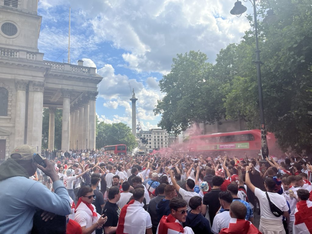 _stephen14's tweet photo. what a country😎🏴󠁧󠁢󠁥󠁮󠁧󠁿 #EURO2024 https://t.co/pHUcJojHwn