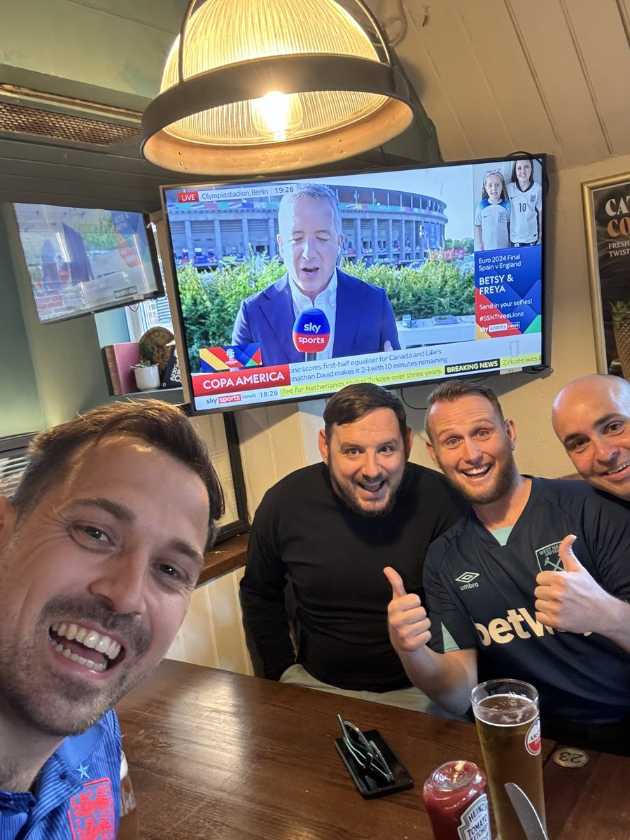 pete_holbert's tweet photo. Come on lads 🦁🦁🦁 🏴󠁧󠁢󠁥󠁮󠁧󠁿 #SSNThreeLions https://t.co/jy58grOILU