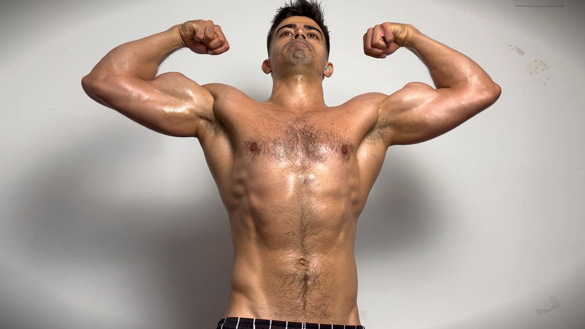 Gymsaul2's tweet photo. 20KG Biceps Workout | FULL VIDEO:  04:40mins.

https://t.co/AOr83dkHvK

   #FitnessModel #musclegod #muscleworship #musclegrowth #muscleart #musclegrowth #musclegrowth https://t.co/IRBwznB1Fx