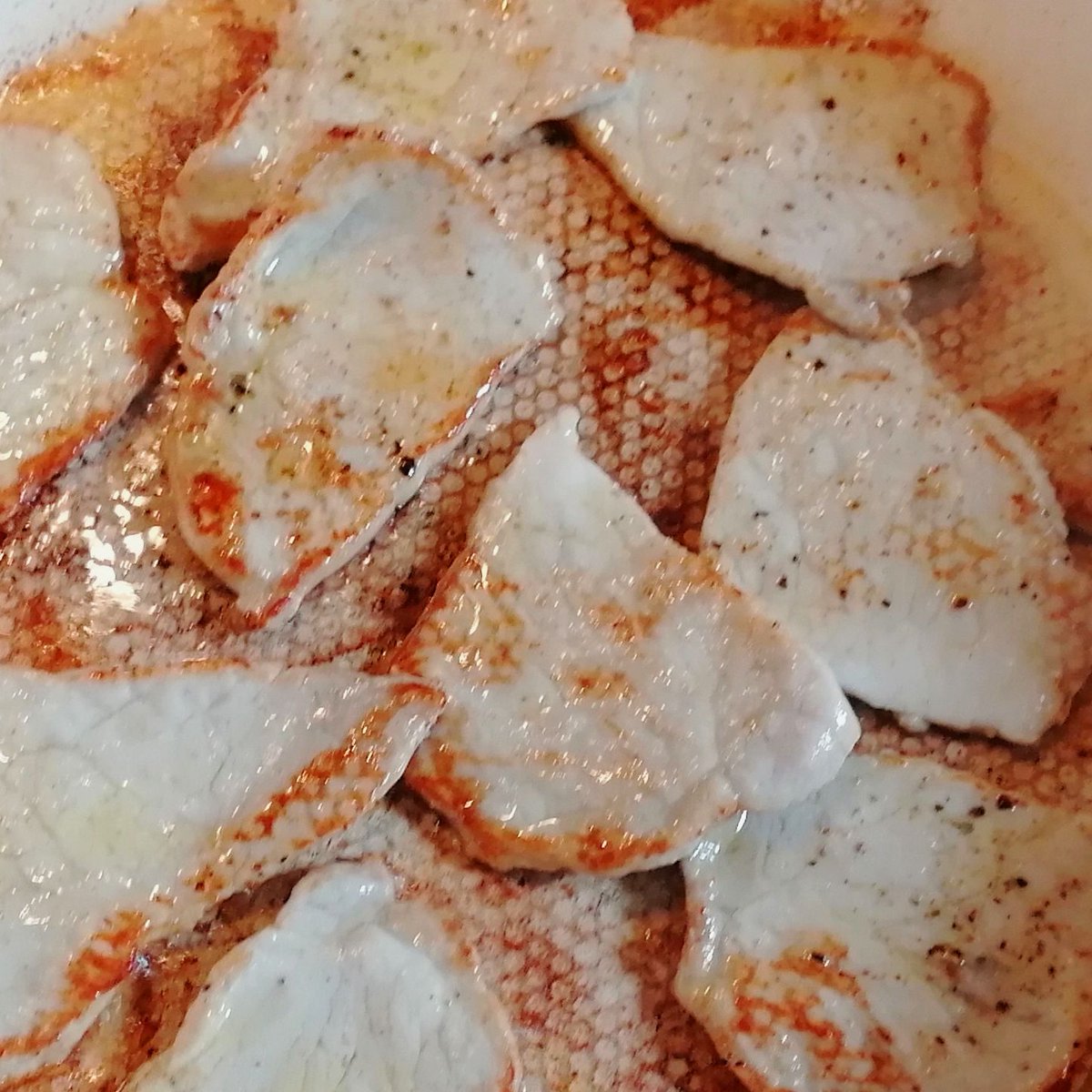 MikeKocht's tweet image. Es muss ja nicht immer das teure #Filet sein im #Twooking
Mit einer Soße aus #Kapern und #Sardellen schmeckt Karree genau so gut.
Das Schwein hat mehr davon, daher ist es auch günstiger ;-)

mikekocht.at/2024/07/14/fil…