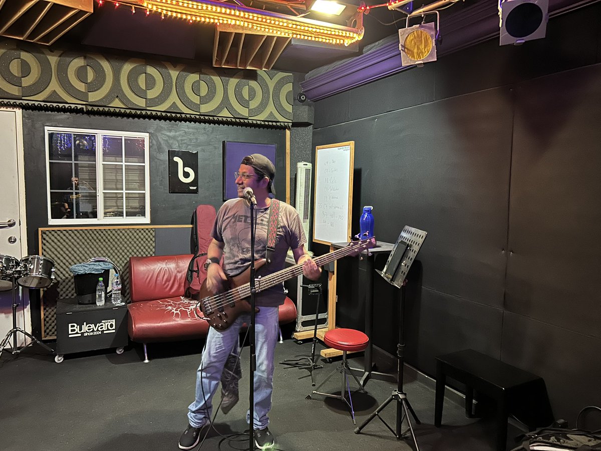 thekrasnys's tweet photo. ¡En el ensayo! #Krasnys #rockmexicano #rock #ecosdelabismo #mrkrasnyy #doceaños #vectorrojo #rock #fyp #fypシ゚viral https://t.co/4ENj3eENqR
