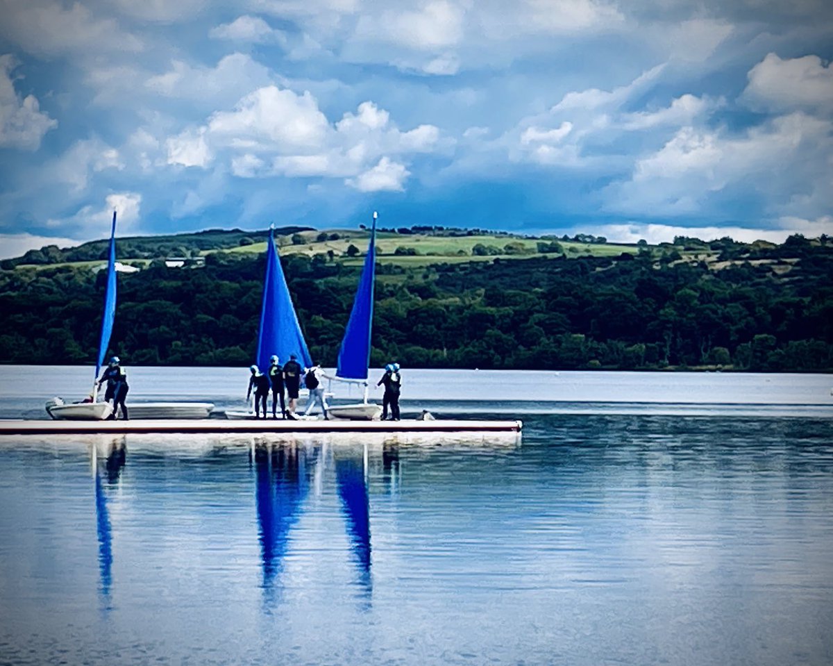 SCJmurphy's tweet photo. Last one from me for #AlphabetChallenge #WeekBforBlue #CastleSemple ⁦@VisitScotland⁩ #Reflections #Sailing #Boats https://t.co/xnQsBB8Cqh