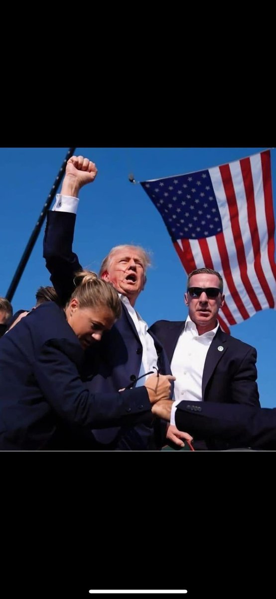 Doug_Habe's tweet photo. @Terrence_Heik @GenoVeno73 They’re not. That shit is photoshopped. https://t.co/cgn2VJ7jB6