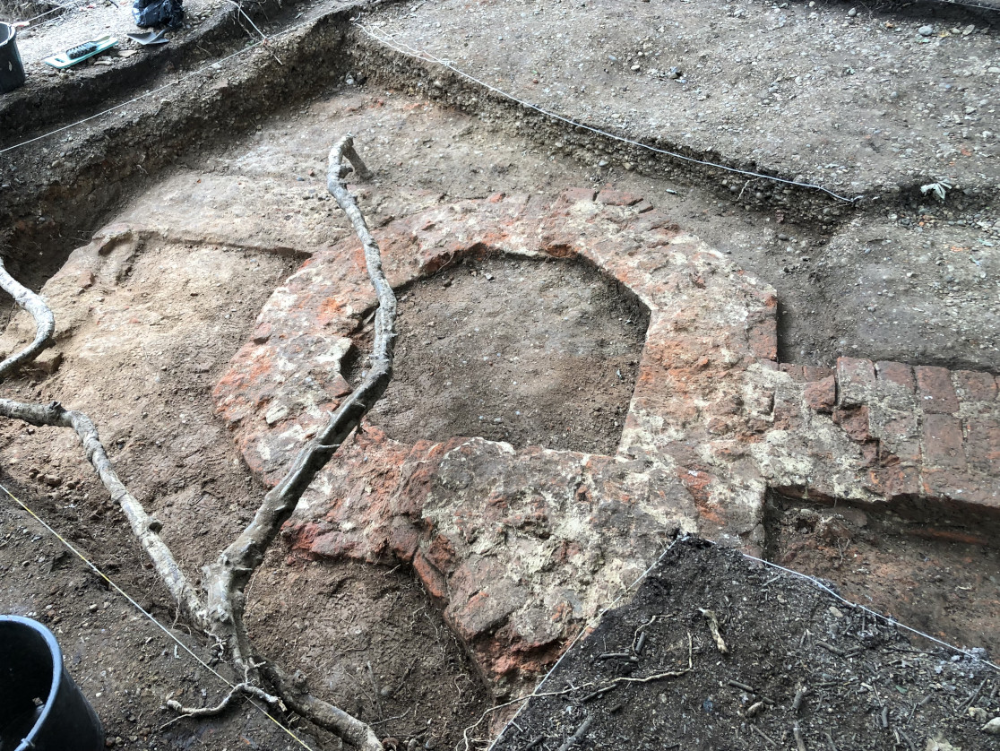 Summer Dig Day 8
enfarchsoc.org/news/2024-07-1…
One complete gatehouse turret!
#ElsyngPalace #Tudor #Archaeology