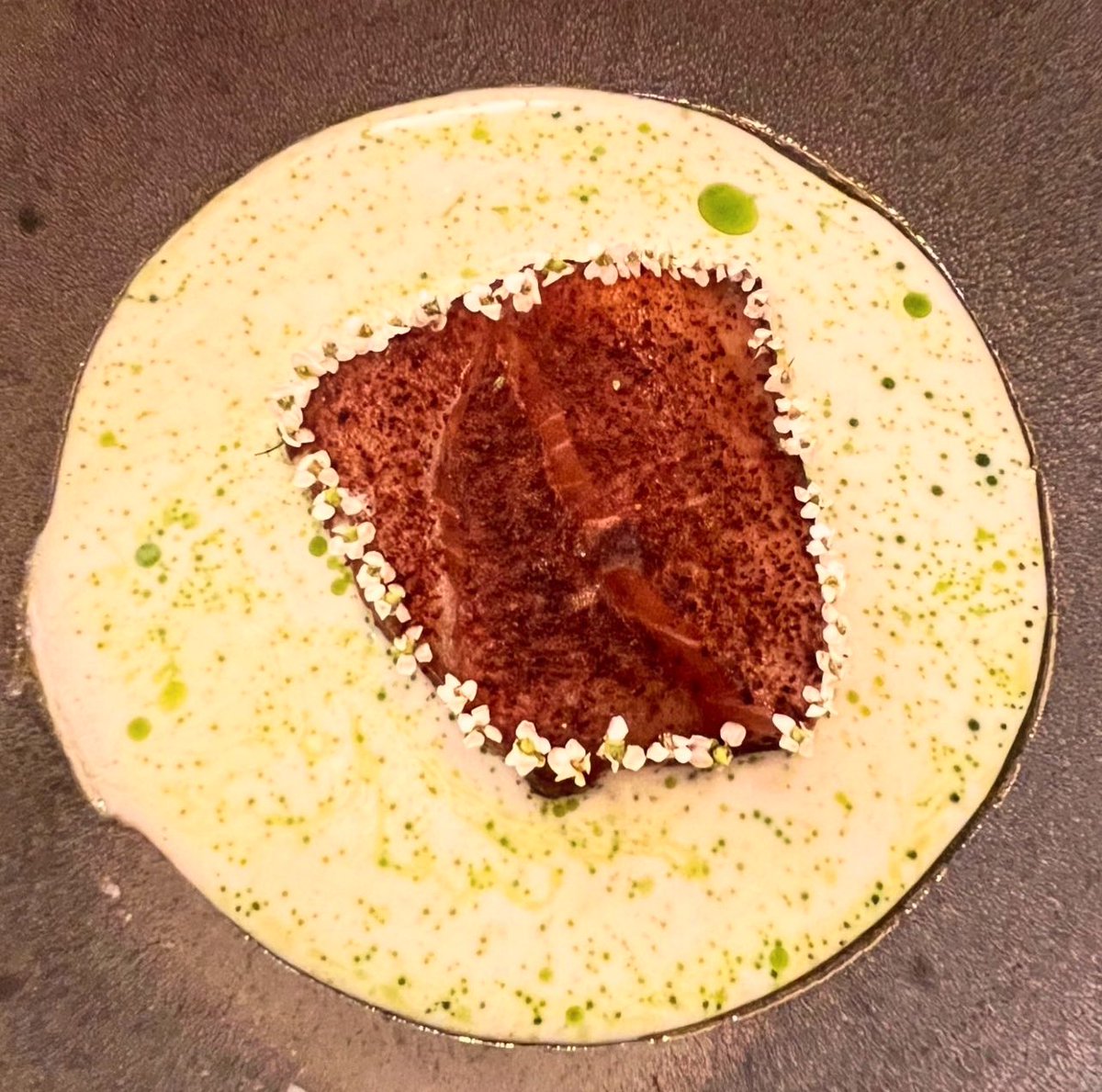 lsuarezdelezo's tweet photo. Platos muy ricos en #SolPost del Hotel Cala Saona en #Formentera

Sirvia en ajoblanco

Colinabo como si fuera la carne de una paloma torcaz y el jugo de la paloma. Con un relajo salvadoreño de base. 

Mollejas con una muy rica reducción de fricandó y jalapeños https://t.co/kDjTzm12Sq