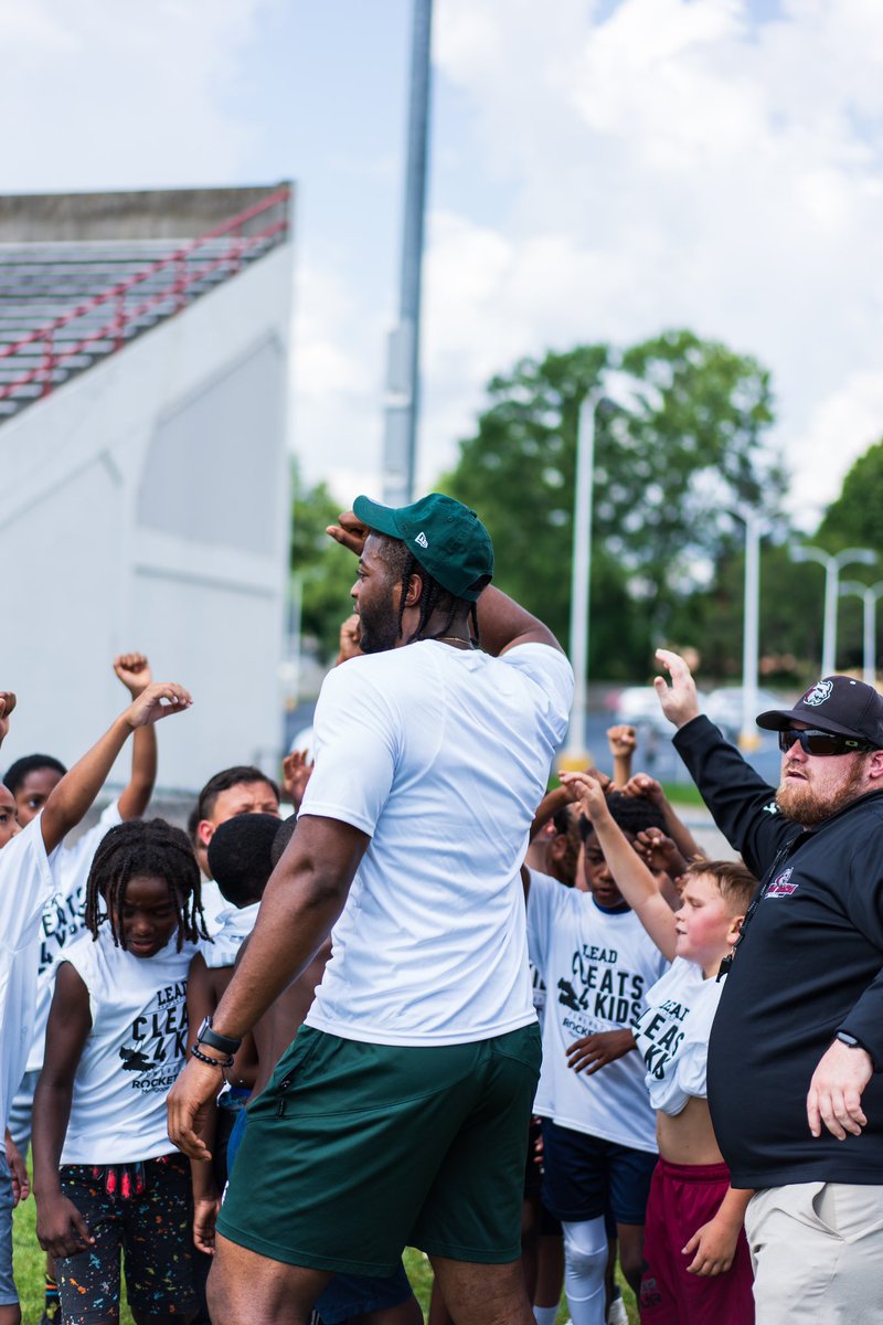 __4jalen's tweet photo. Had a great cleats 4 kids camp‼️ https://t.co/TKanqq6A5M