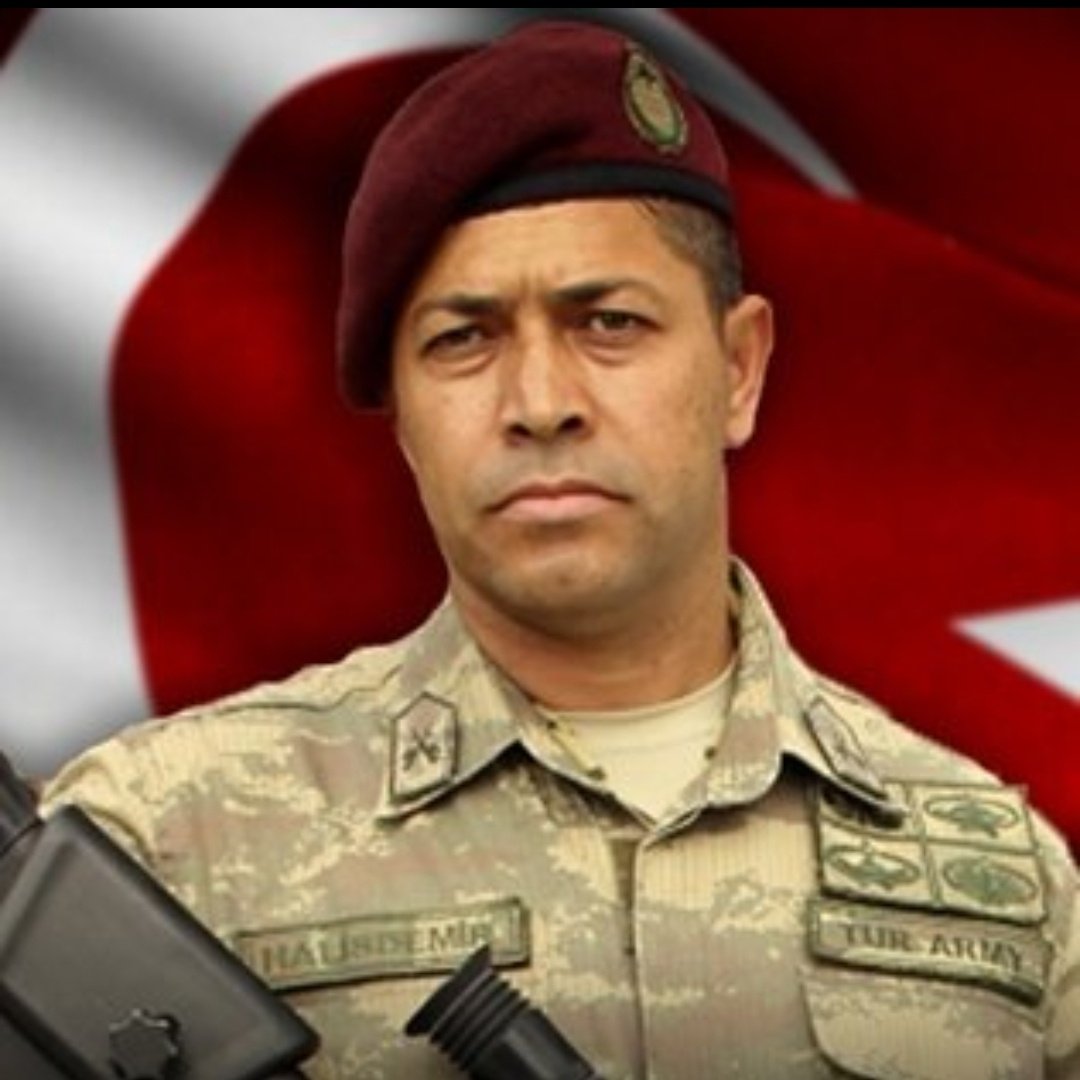 ASBaykal85's tweet photo. 15 Temmuzdaki tek gerçek  #ŞehitAstsubayÖmerHalisdemir'i ve bu uğurda amacı sadece vatanı korumak olan diğer sehitlerimizi saygı ve rahmetle anıyorum.
#Astsubay haklarını vermeyenlere hakkım helâl DEĞİL https://t.co/SaHsreIIoE