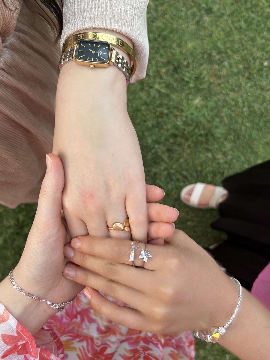 ShadyBurhann's tweet photo. There is no distance between us, we are together forever 🌸🤍 https://t.co/aTsnioiDuY