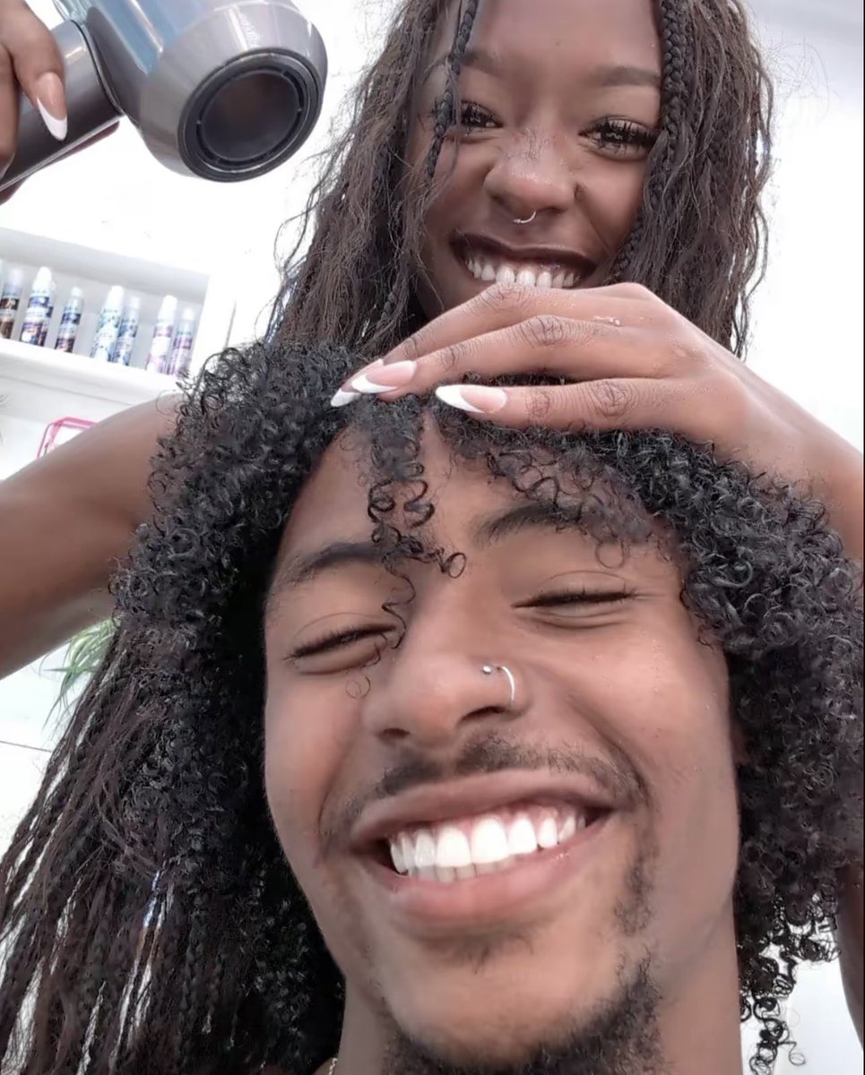 laylaswilder's tweet photo. new fav selfie just dropped https://t.co/sVMEDUfwwq