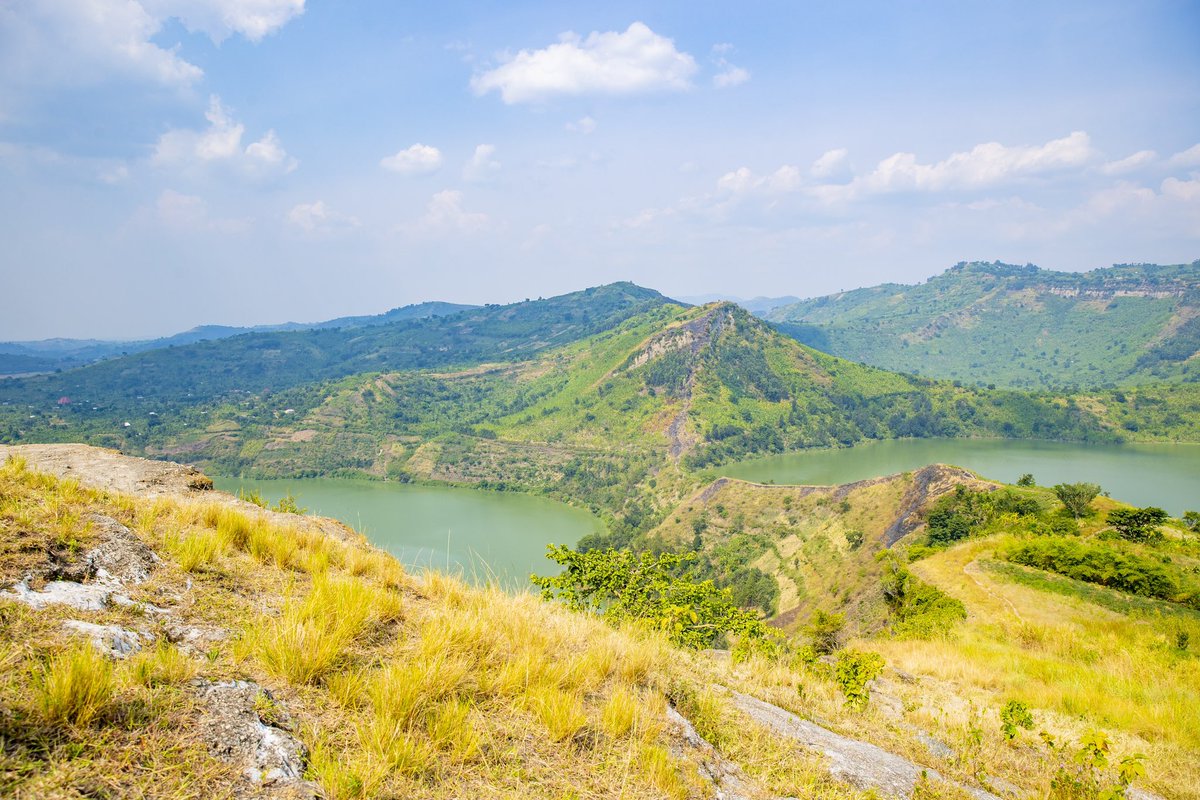 KingOwenR's tweet photo. Beautiful motherland Uganda 🇺🇬 
Views of Queen Elizabeth and the twin crater lakes of Rubiriizi 👌👌👌
#VisitUganda #ExploreUganda 

@KingOwenR 📸 https://t.co/DKLku2mbmA