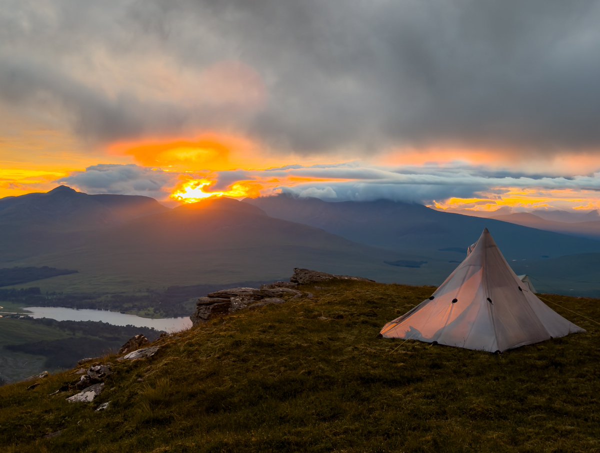 What a weekend! - 9,000ft of climbing &amp; 5 new Munros taking me to 50, topped off with a sunset wild camp 😌⛰️⛺️🏴󠁧󠁢󠁳󠁣󠁴󠁿#MunroBagging