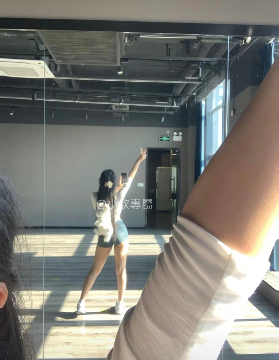 這裡是我追夢的地方~  早安我的舞蹈夢 🍀
#舞蹈女孩 https://t.co/QlEGSCk16m