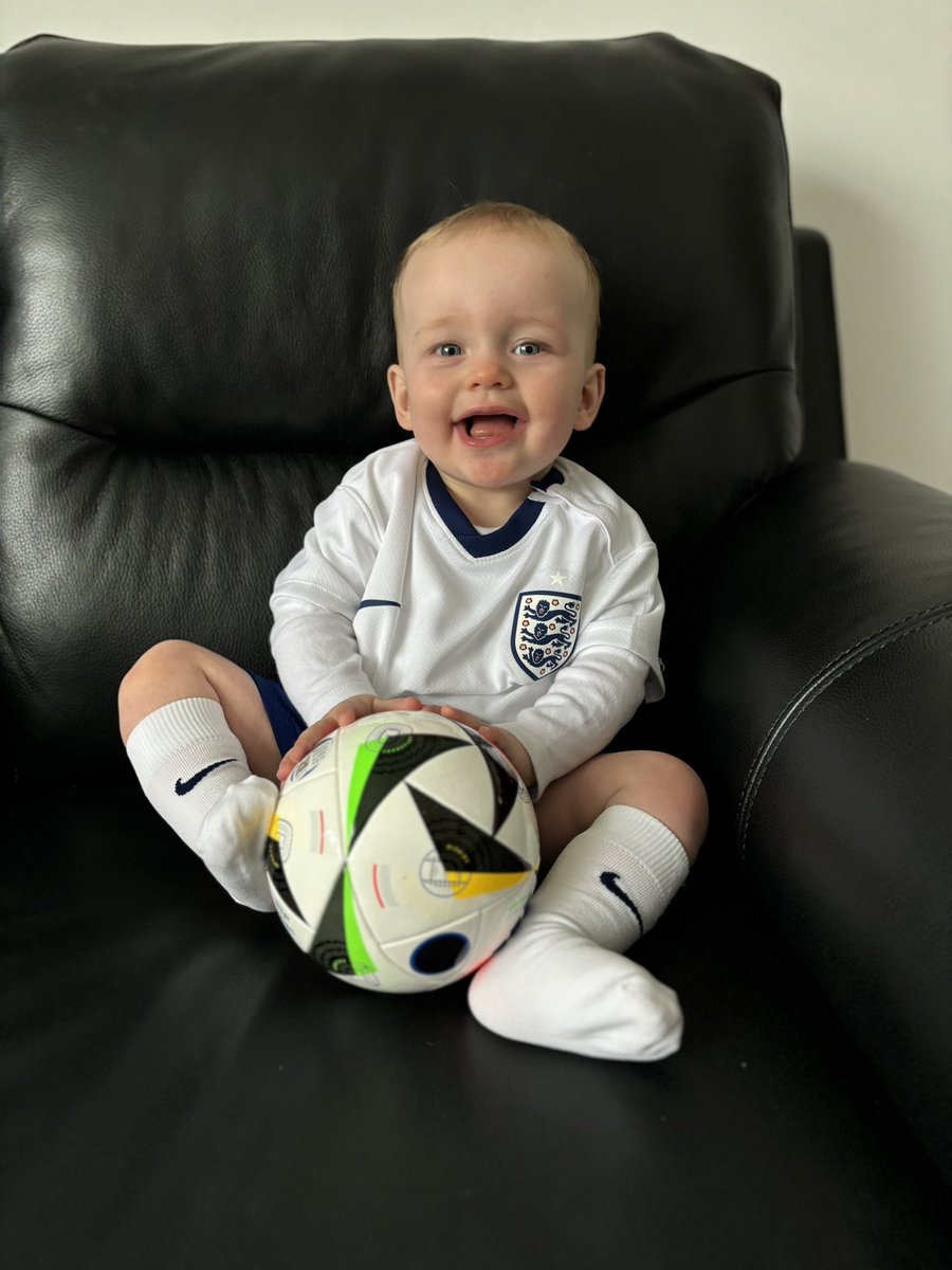 Olivia 10 months old  🏴󠁧󠁢󠁥󠁮󠁧󠁿⚽️#SSNThreeLions