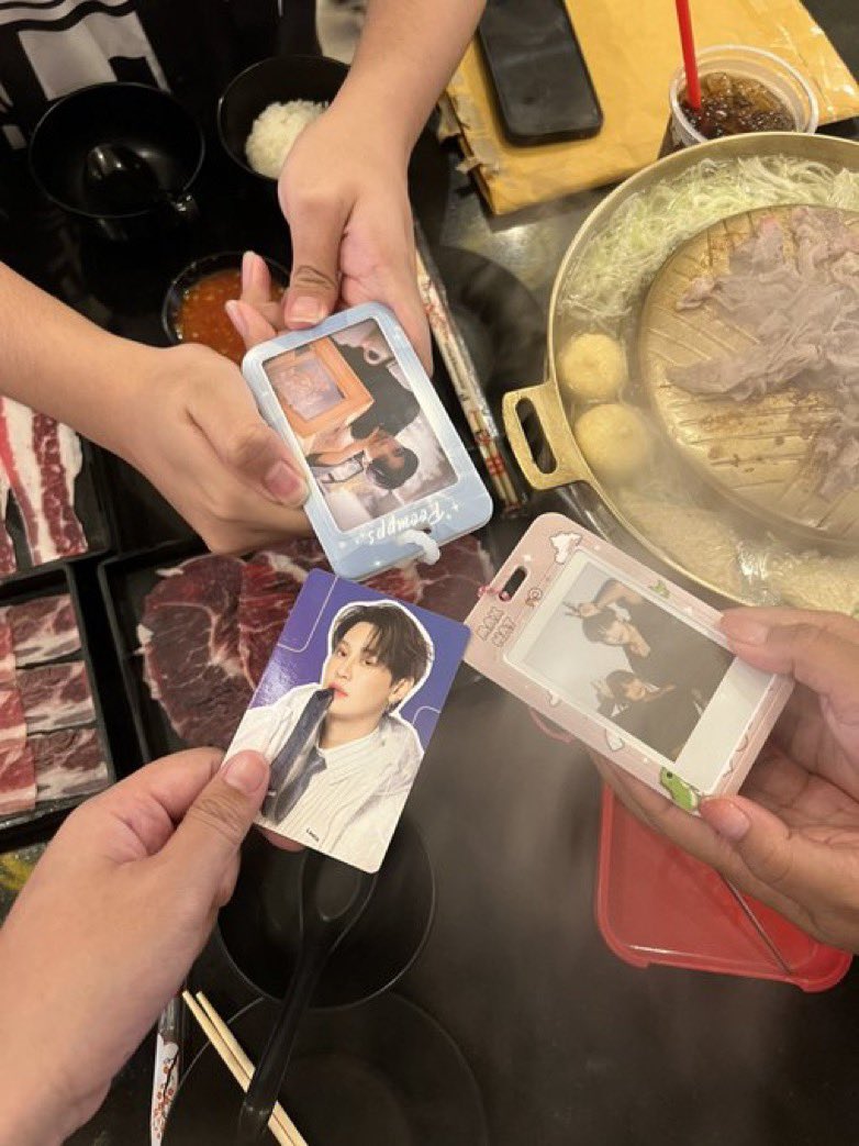 skzsnsd's tweet photo. Had mookata with my first friend I met in Thailand @Huangxiaojie85 and a new friend @bubblychewy 🤭 Mookata was so nice and so was the “talk”🤭 https://t.co/xa0wM6tMyn