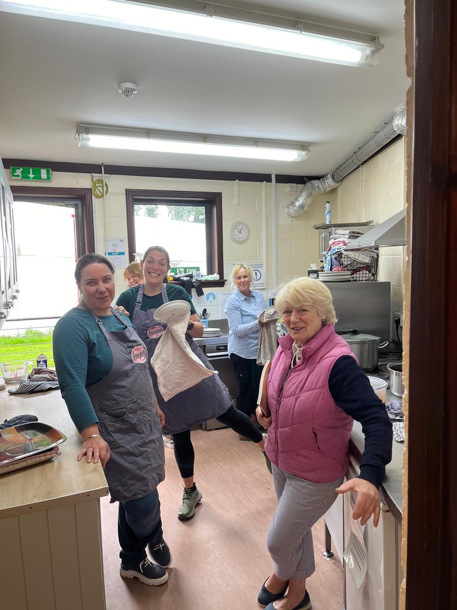 VillKitchenCIC's tweet photo. Volunteers make Village Kitchen happen every single week and you could be one too! 👋

You can deliver meals, serve or cook at our Lunch Club, help us clean up and create powerful bonds with those in need.

Join us today 👇
🔗 https://t.co/2p6bU5wWIt
📲 Contact 07830 220375 https://t.co/hjj8gJfEpd