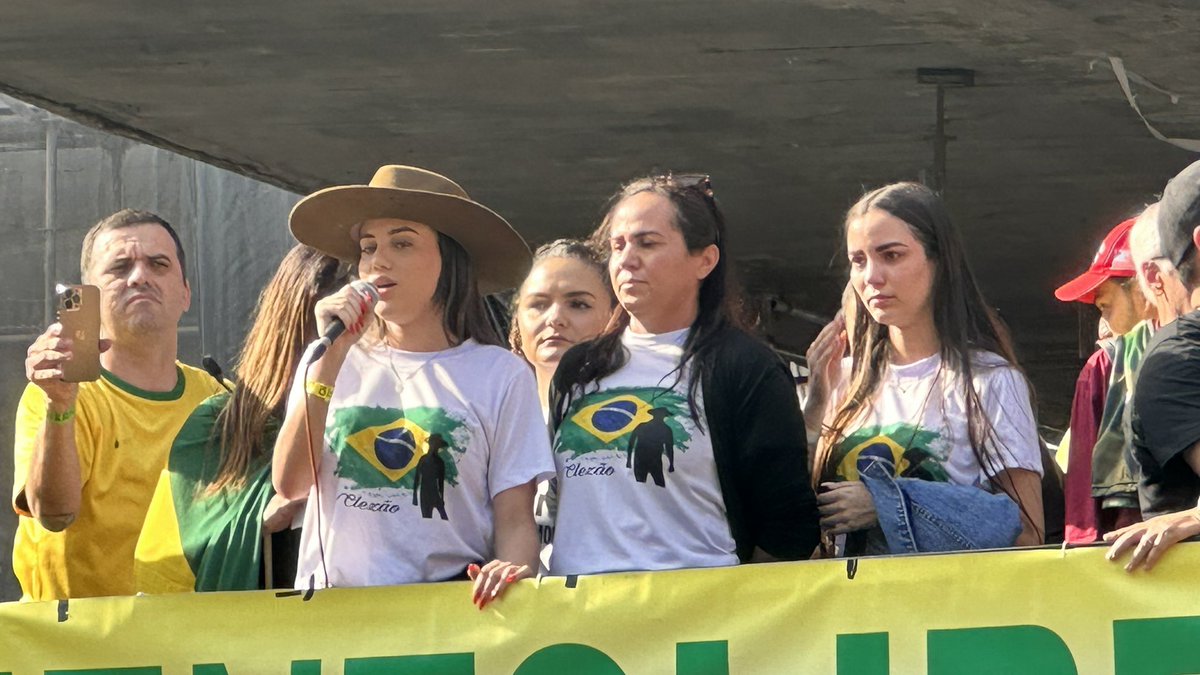 flaviokerr's tweet photo. “Eu lutarei até o último dia por justiça ao meu pai.” 14/07/2024
(Filha de Clesão na manifestação #movimentoliberdade na Paulista) https://t.co/kQ5vUnqVPJ