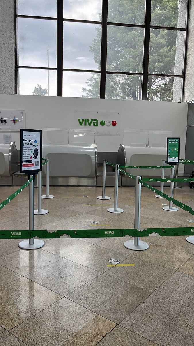 patyrincon's tweet photo. Que coraje @VivaAerobus además de la pésima empatía que tienen cuando vuelas con un infante (cero ayuda o apoyo) hoy me tocó que me perdieran la carriola y como siempre nadie se hace responsable. @Profeco https://t.co/PZZFBOqb0U