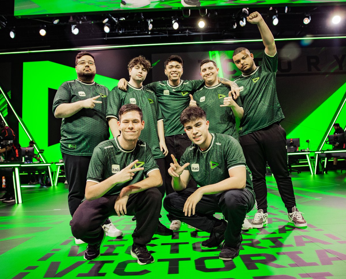 LOUDgg's tweet photo. VENCE A LOUD VALORANT!

Tudo empatado na série contra a 100T! Vamos fechar isso com o pé direito.

#LOUDWIN🇧🇷 https://t.co/4k9ngkr4L8