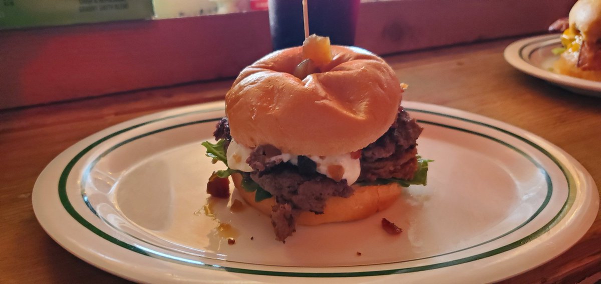 asav850's tweet photo. @NashvilleScene #SceneBurgerWeek24 was a success! Brown's Diner, Cledis, Hi-Fi Clyde's and Germantown Cafe. https://t.co/uW97sN3xr8