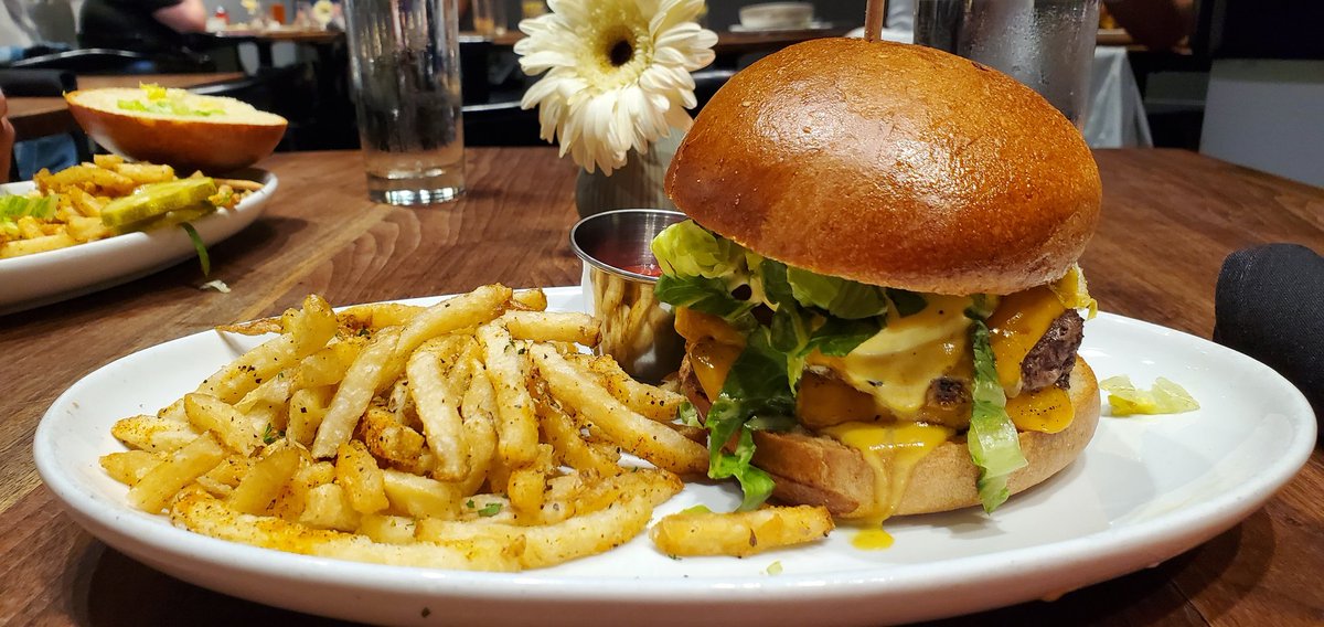 asav850's tweet photo. @NashvilleScene #SceneBurgerWeek24 was a success! Brown's Diner, Cledis, Hi-Fi Clyde's and Germantown Cafe. https://t.co/uW97sN3xr8