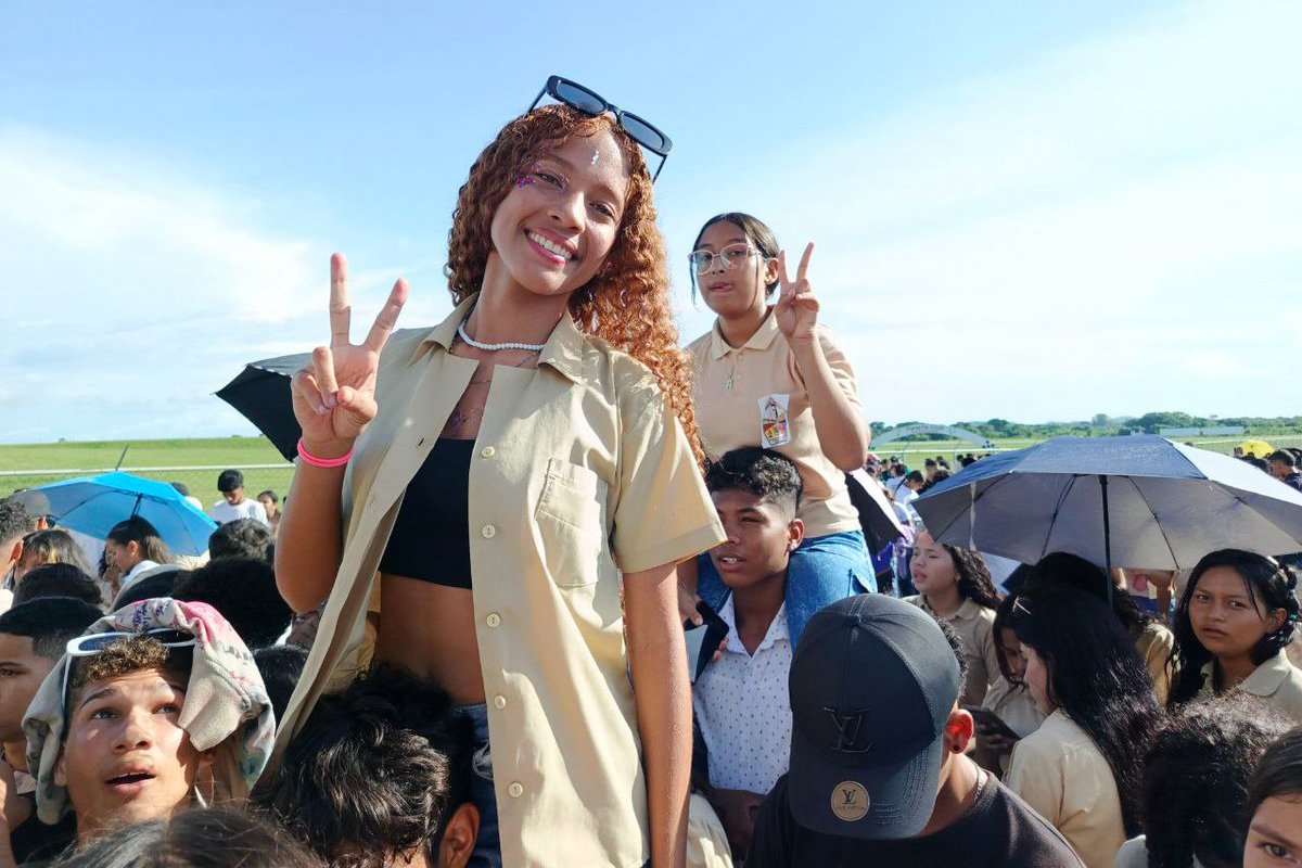 _LaAvanzadora's tweet photo. ¡Emoción y felicidad en el Mostacho Fest Bachiller!

Desde el Autódromo Internacional de San Carlos estado Cojedes, nuestra juventud cantó y bailó sin parar. 

Celebramos el buen comportamiento de nuestra juventud.

@NicolasMaduro
@MPPEDUCACION https://t.co/Hw4G6KwygU