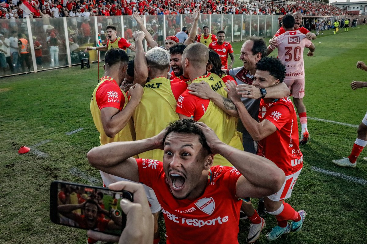 VilaNovaFC's tweet photo. Quem não tá assim tá malucooo 🫣🇦🇹

📸 @betocorreaphoto https://t.co/w02xgVDaDr