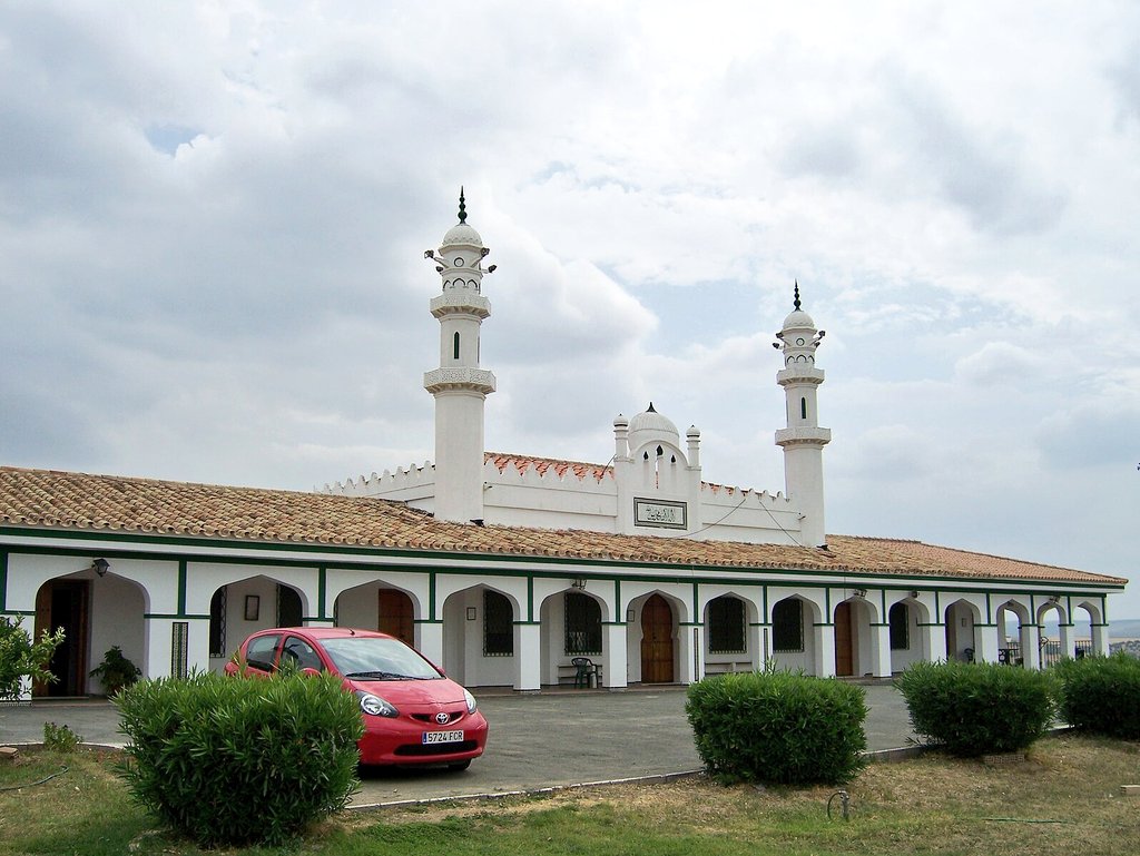 SultanAChoudhr1's tweet photo. @HalalNation_ The Ahmadiyya Mosque......🕌

The first purpose-built mosque in Spain after 500 years. 🙌🖤

Inaugurated: 1982 https://t.co/cLTcpi1xI7