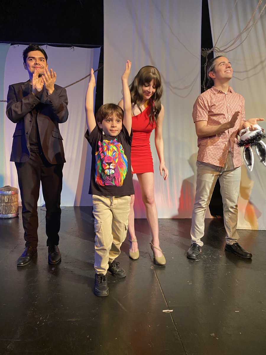 "¡Felicidades a José Julián Figueroa por su extraordinario debut actoral en La Rueda de la Fortuna! Su talento y dedicación han dejado a todos maravillados. ¡Sigue brillando!"  
#LaRuedaDeLaFortuna #TeatroMusical #DebutActoral ⁦⁦<a href="/MaribelGuardia/">Maribel Guardia</a>⁩ ⁦<a href="/rasainforma/">Rasainforma</a>⁩