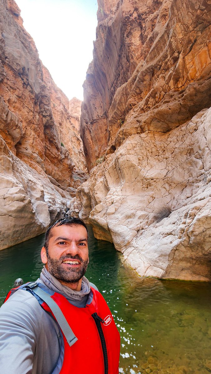 OmanTripper's tweet image. Four Selfies from Four Wadis in Oman 🇴🇲❤️
#beautyhasanaddress

Can you tell which selfie is in which wadi!? It's the same four wadis from my last post (Wadi Dhum, Wadi Hawer, Wadi Naqimah and Wadi Ta'ab).

#Oman #OmanTripper #عمان #أودية_عمان #omaniwadis #omanadventure