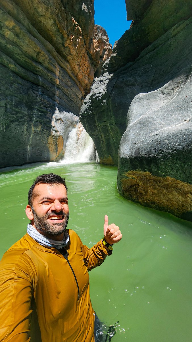 OmanTripper's tweet image. Four Selfies from Four Wadis in Oman 🇴🇲❤️
#beautyhasanaddress

Can you tell which selfie is in which wadi!? It's the same four wadis from my last post (Wadi Dhum, Wadi Hawer, Wadi Naqimah and Wadi Ta'ab).

#Oman #OmanTripper #عمان #أودية_عمان #omaniwadis #omanadventure