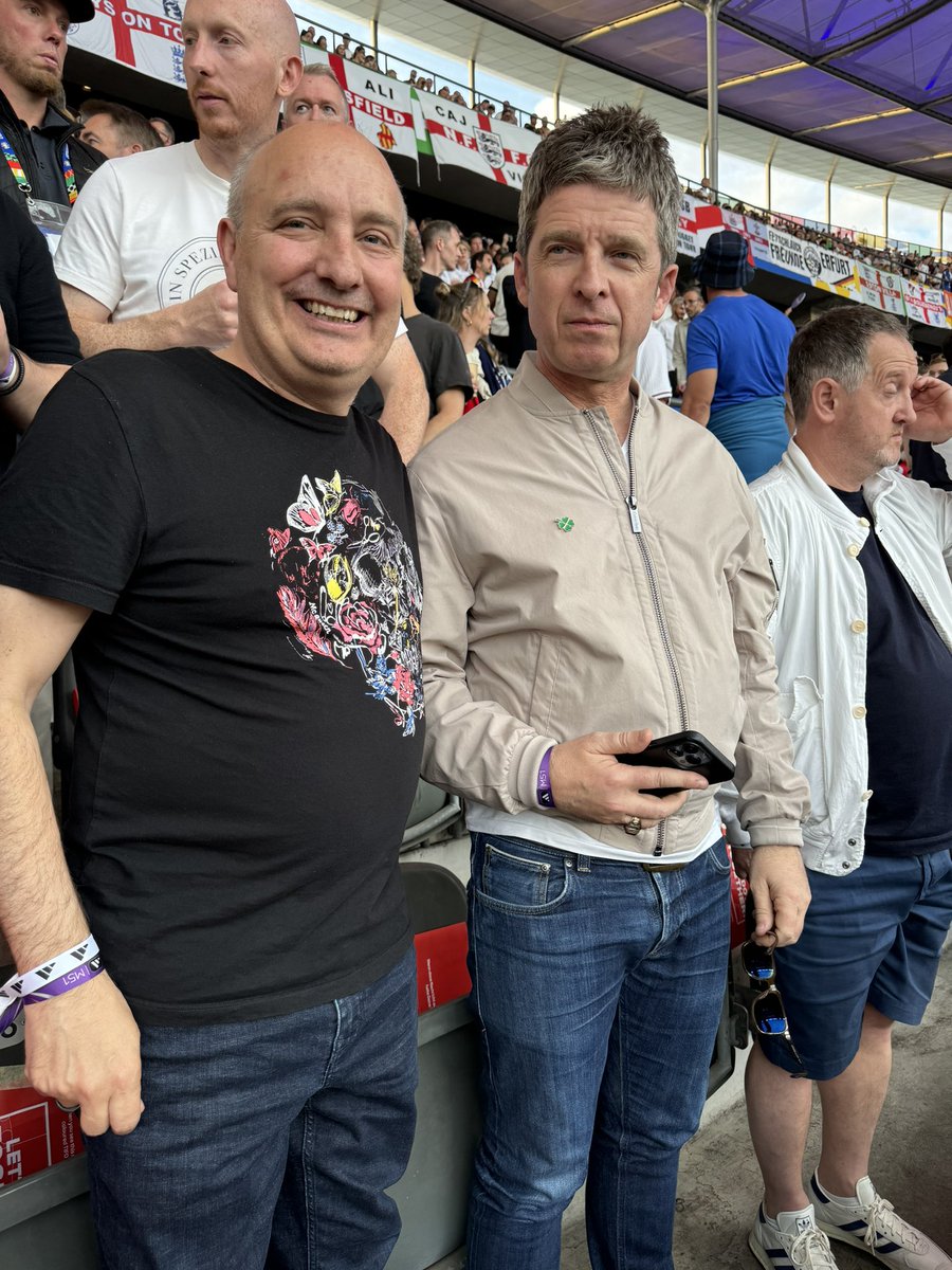 Darren Eales (@dealesnufc) on Twitter photo Noel says “It’s coming home!”
C’mon England!! 🦁 🦁 🦁
<a href="/NUFC/">Newcastle United</a> <a href="/England/">England</a> <a href="/NoelGallagher/">Noel Gallagher</a> Noel says “It’s coming home!”
C’mon England!! 🦁 🦁 🦁
<a href="/NUFC/">Newcastle United</a> <a href="/England/">England</a> <a href="/NoelGallagher/">Noel Gallagher</a>