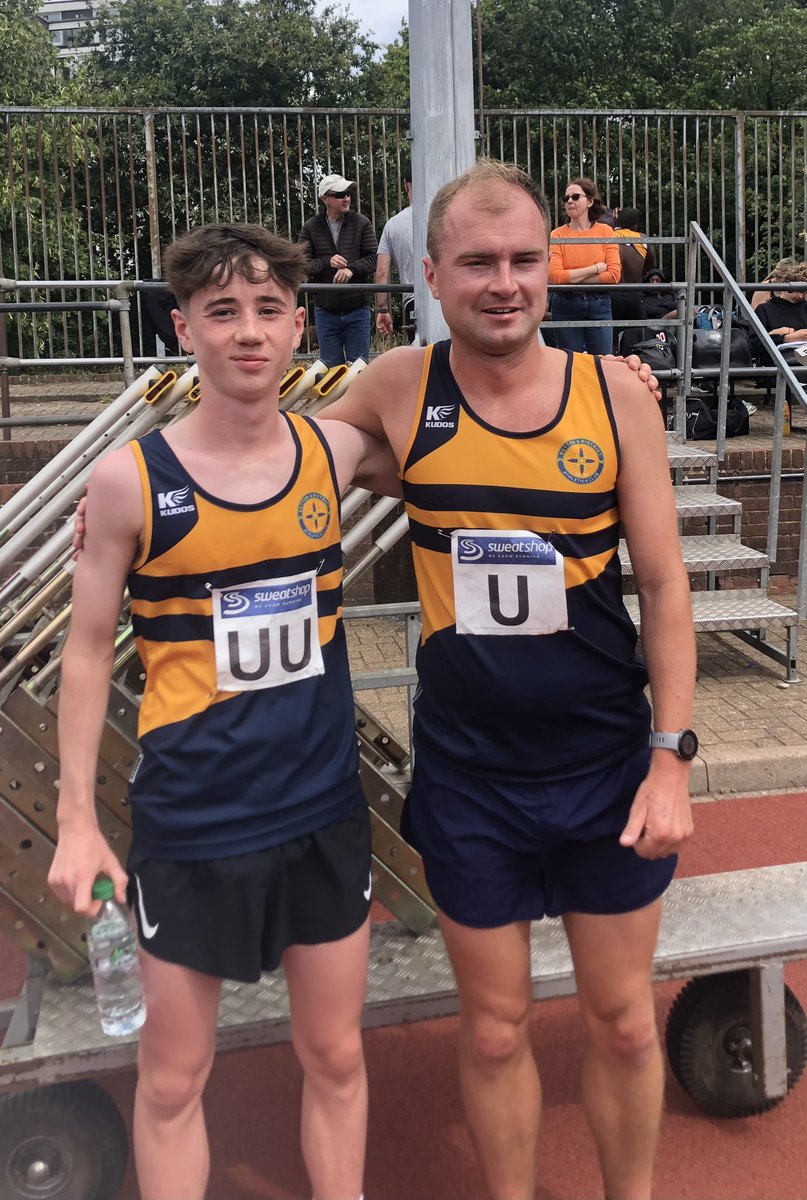 CoachMo__'s tweet photo. And fab pacing by @SuttonDistAC Chris in 3000m getting Tom an sb. https://t.co/28CbKI9rsI