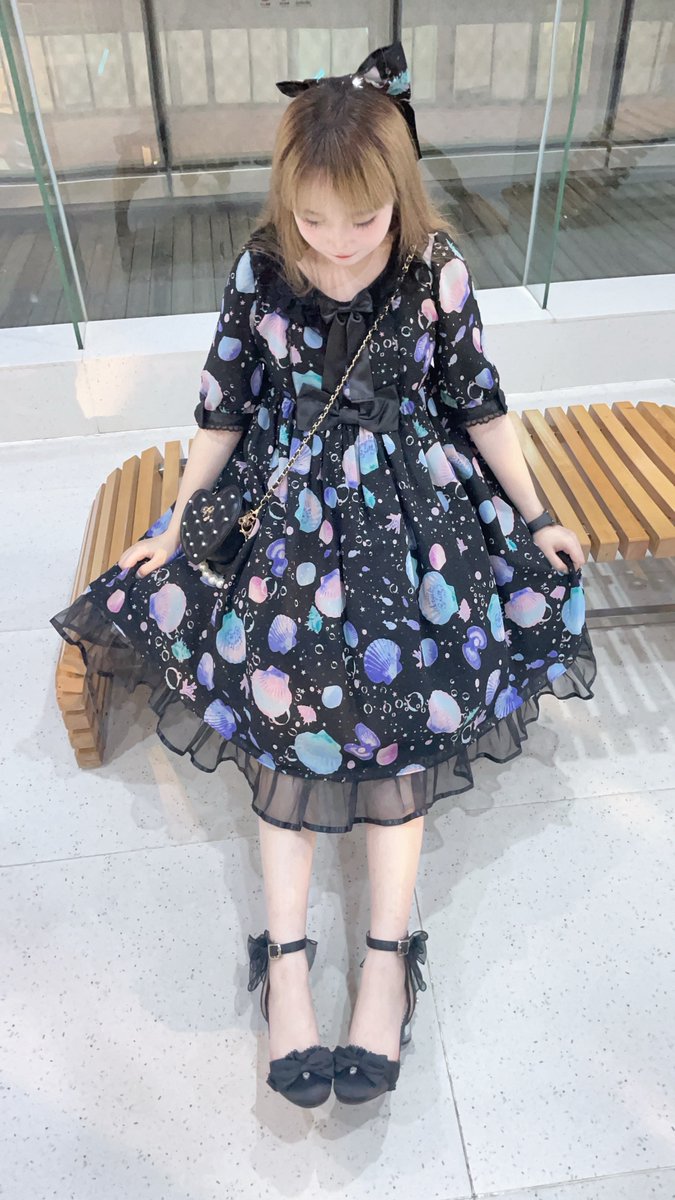 AliceAlinAl's tweet photo. 真好看  #女友 #眼镜娘 #大学生 #美女 #少女 #Lolita系 #lolita #lolitagirl #lo娘 #汉服 #自拍 #可爱 #萌妹 #日系 #三坑 #ap #少萝 https://t.co/j0THAo1YlL