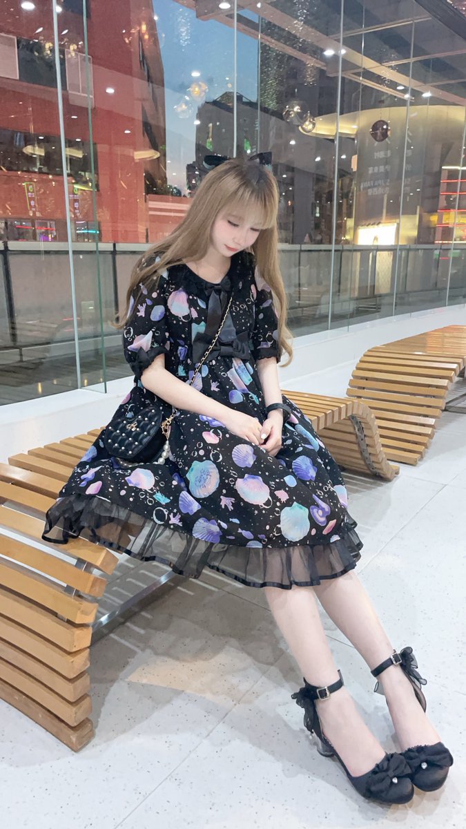 AliceAlinAl's tweet photo. 真好看  #女友 #眼镜娘 #大学生 #美女 #少女 #Lolita系 #lolita #lolitagirl #lo娘 #汉服 #自拍 #可爱 #萌妹 #日系 #三坑 #ap #少萝 https://t.co/j0THAo1YlL