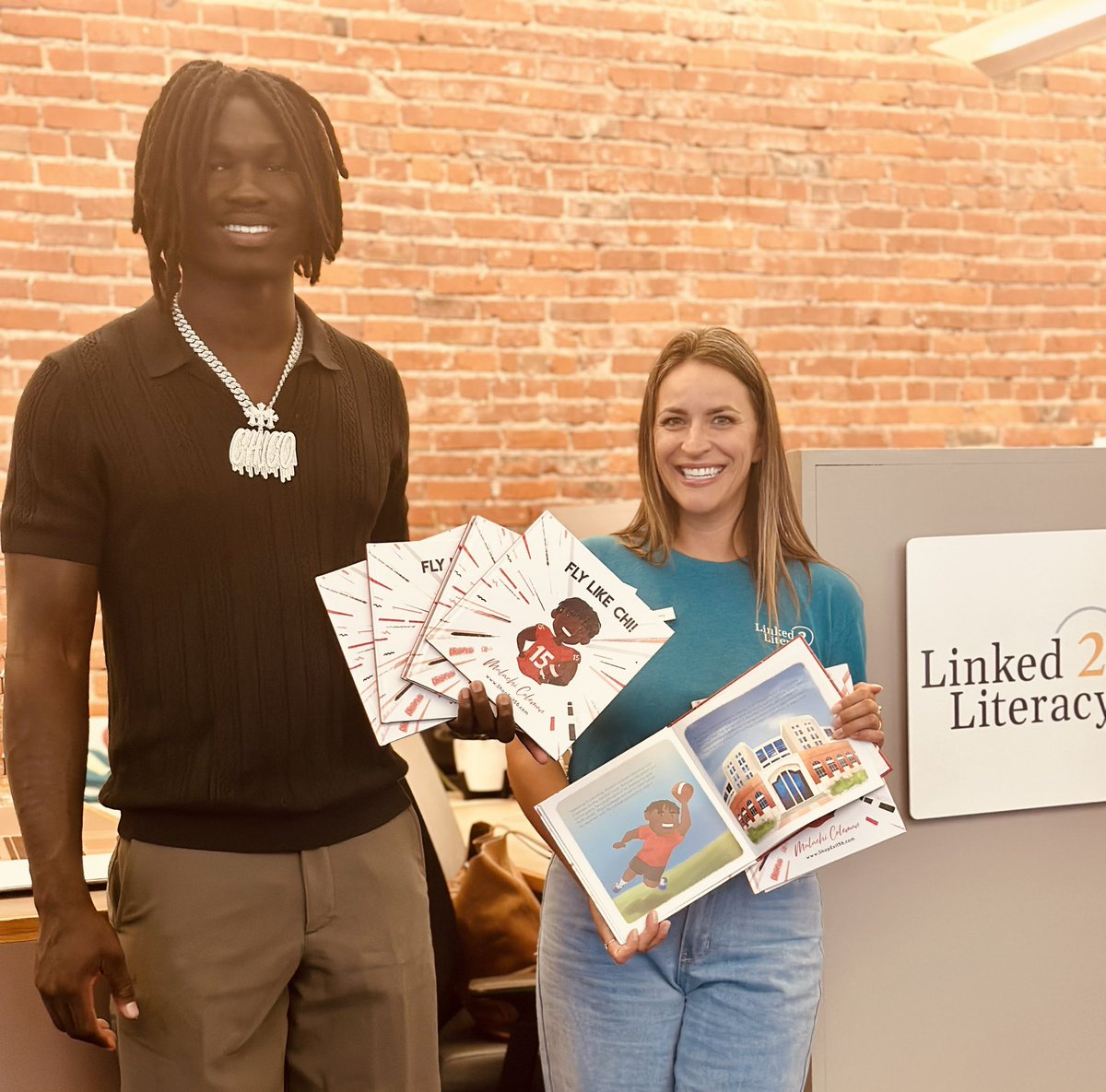 ChiColeman23's tweet image. Had the privilege to drop off 316 copies of Fly Like Chi to @Linked2Literacy thanks to your support!

Appreciate everyone!

Order your own copy today @ shopexit56.com