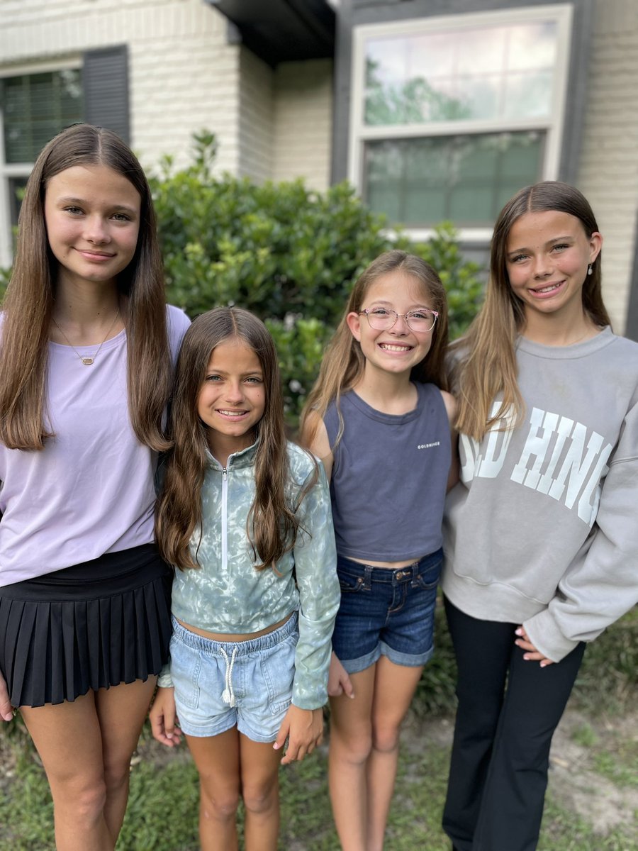 BostonRob's tweet photo. These Four are having a great Summer! #MyGirls #LuciaRose #CarinaRose #IsabettaRose #AdelinaRose #goldhinge https://t.co/rpQJzoDIDV