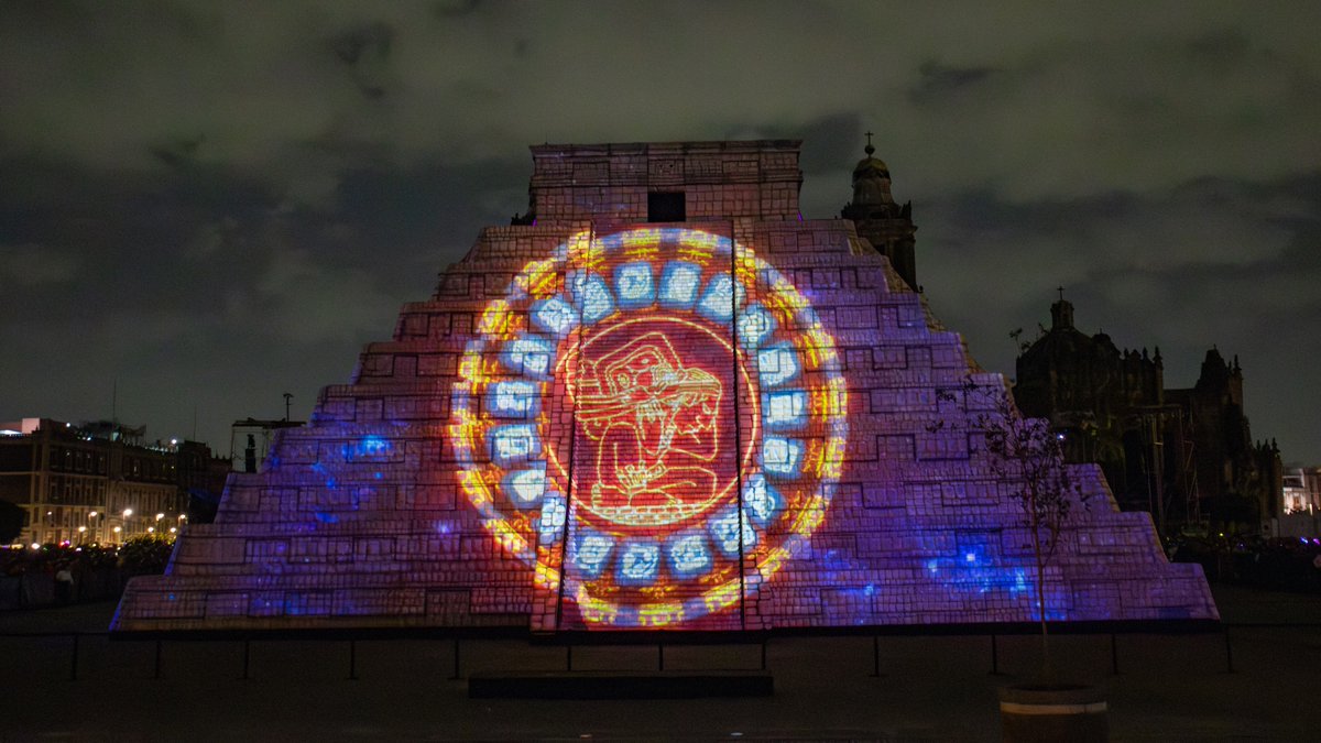 erika_jurez's tweet photo. Ayer tuve la oportunidad de asistir a "El Pueblo Maya y Felipe Carrillo Puerto. Memoria Luminosa II", ahora de noche y me encantó. 💕

Les comparto los horarios para que puedan ir con su familia y amigos:

📅 Hasta el 21 de julio
⏰ 20:00, 20:45 y 21:30 h