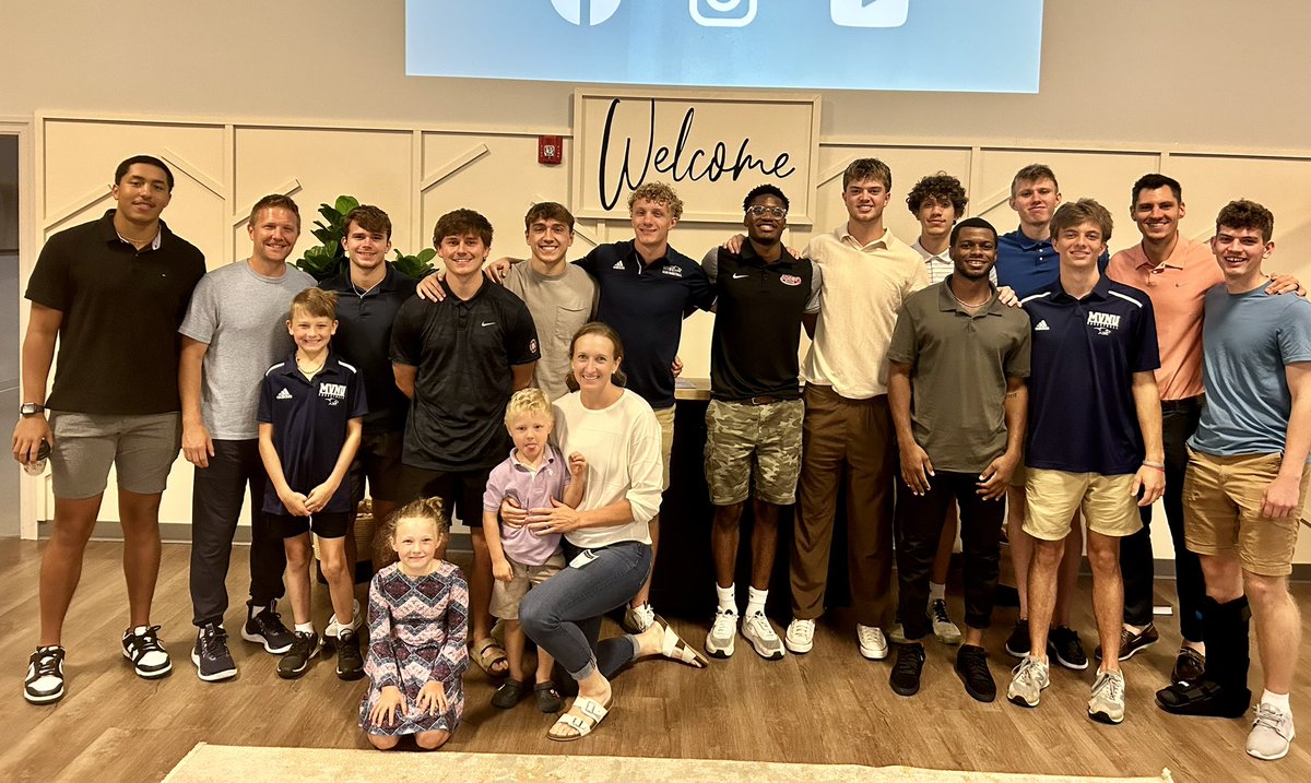 2024 summer ☀️ retreat in the 📚s

Love the character of this group. 

Winter is coming….