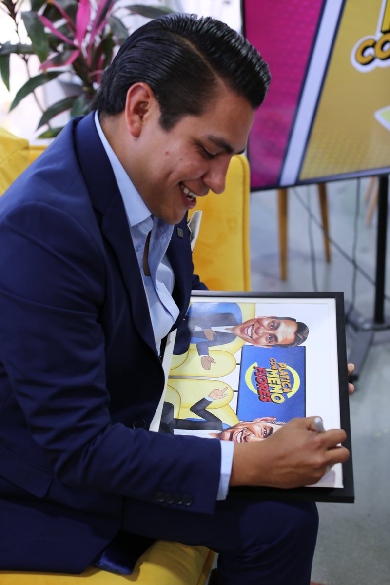 MemoFloresTv's tweet photo. Diego León mejor conocido como el Arqui Juve de @juve3dstudio poniendo el nombre de #saltillo #coahuila y #mexico muy en alto, su contenido fue reconocido en los #MTVMIAW2024 ganando en la categoría #trendmaster felicidades Diego. Que sigan los éxitos. https://t.co/4EYllzLfHW
