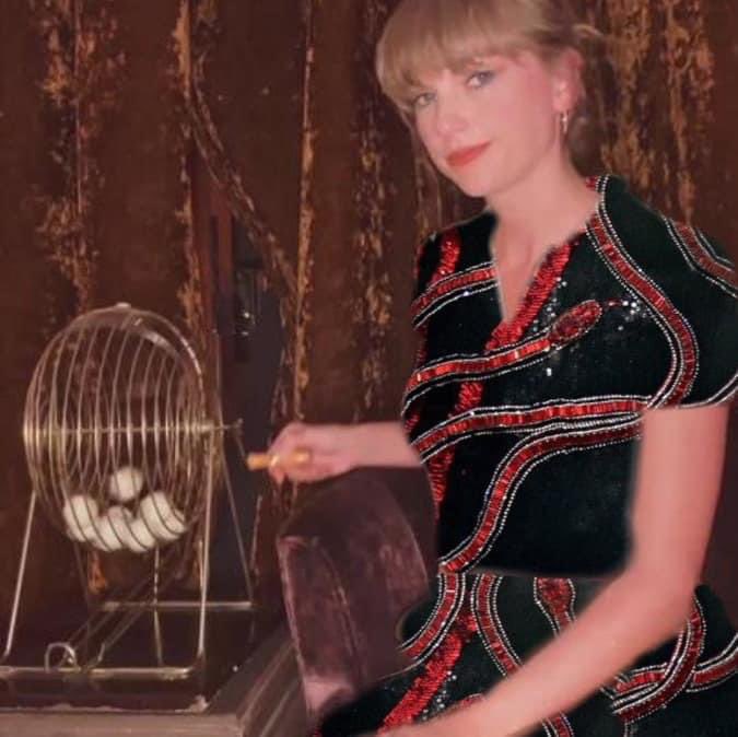 LaPuercaylor's tweet photo. El outfit de reputation viendo a Taylor estrenar vestido para todas las eras https://t.co/XZAwfk0T7A