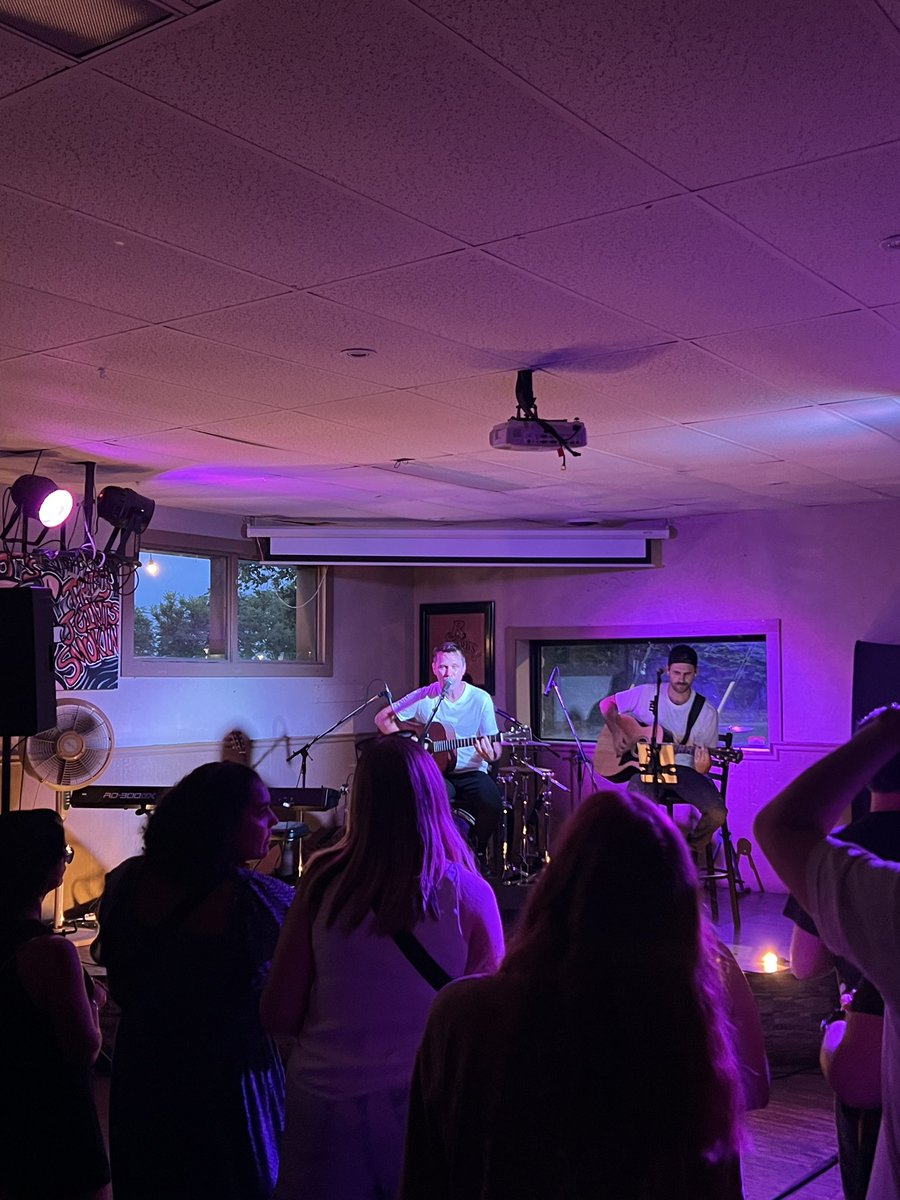 Saw <a href="/thejasondunn/">Jason Dunn</a> play acoustic last night it was sweet hearing all of classics off Letters To The President and a couple from Smile, It’s The End Of The World.