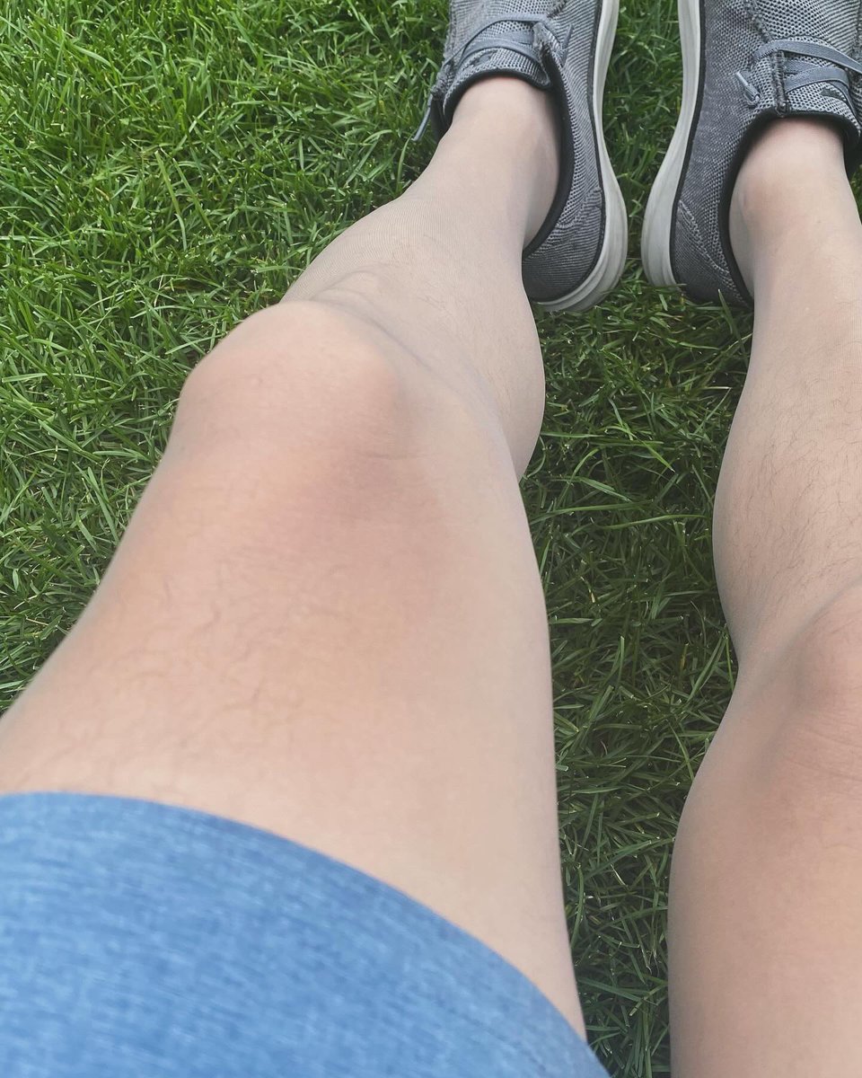 Out and about wearing grey tights 
#tights #pantyhose #sheers #pantyhosemen #nylons #stockings