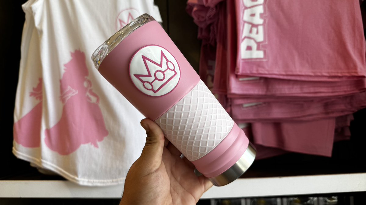 thecalibae's tweet photo. New princess peach tumbler af universal Studios Hollywood https://t.co/XYQAewMr3t