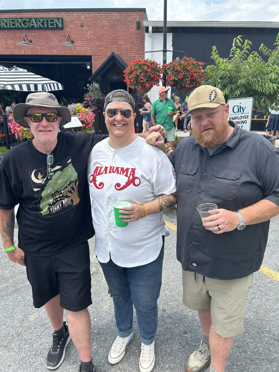 DaveTrippinWV's tweet image. Great time in @LewisburgWV @GbrValleyWV for the Discover Lewisburg Healing Appalachia pre-party at The Briergarten. Snag tickets now for our September event - Healing Appalachia at ha-tickets.com #healingappalachia #recoverycommunity