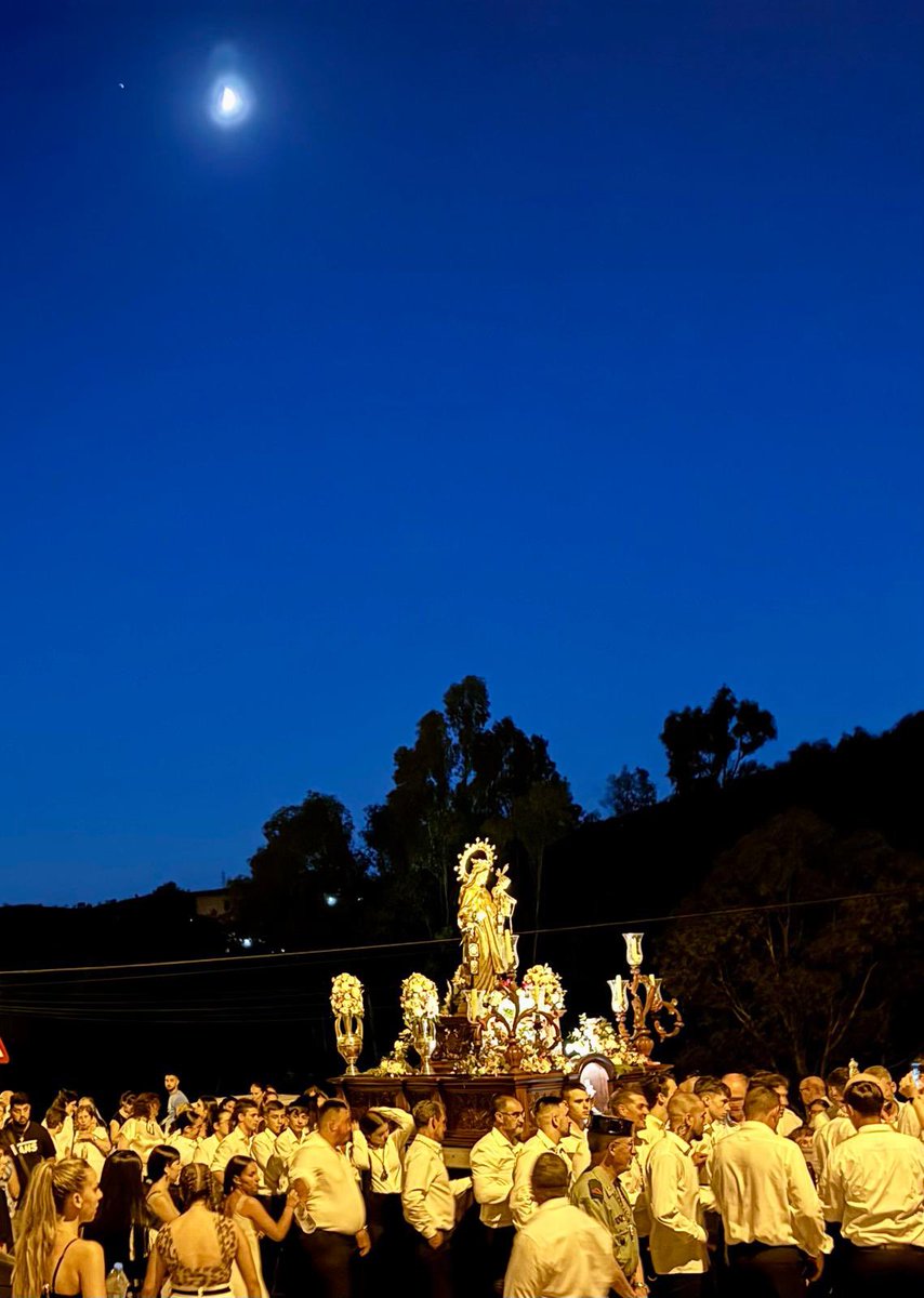 🔴 Cercanos a la festividad de Nuestra Señora del Carmen son varias las barriadas de nuestra ciudad que ya han celebrado la procesión en su honor.

 Así, en la jornada de ayer, acompañamos al Carmen de Olías y al Carmen de la Junta de los Caminos. 

#CofradiasMLG
