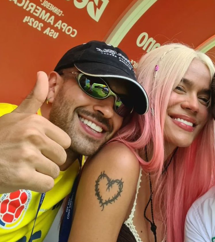 minajxbichota's tweet photo. feid haciendo la inauguración de la copa america 
karol g cantando el himno de colombia en la final de la copa america

LA PAREJA DEL MOMENTO SEÑORAS Y SEÑORES🩷💚 https://t.co/VmO7ZdH4hq